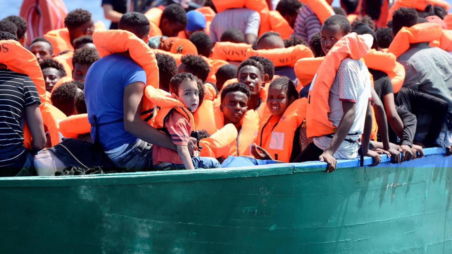 El 'Aquarius' pide un puerto para desembarcar a 141 migrantes, 67 menores solos