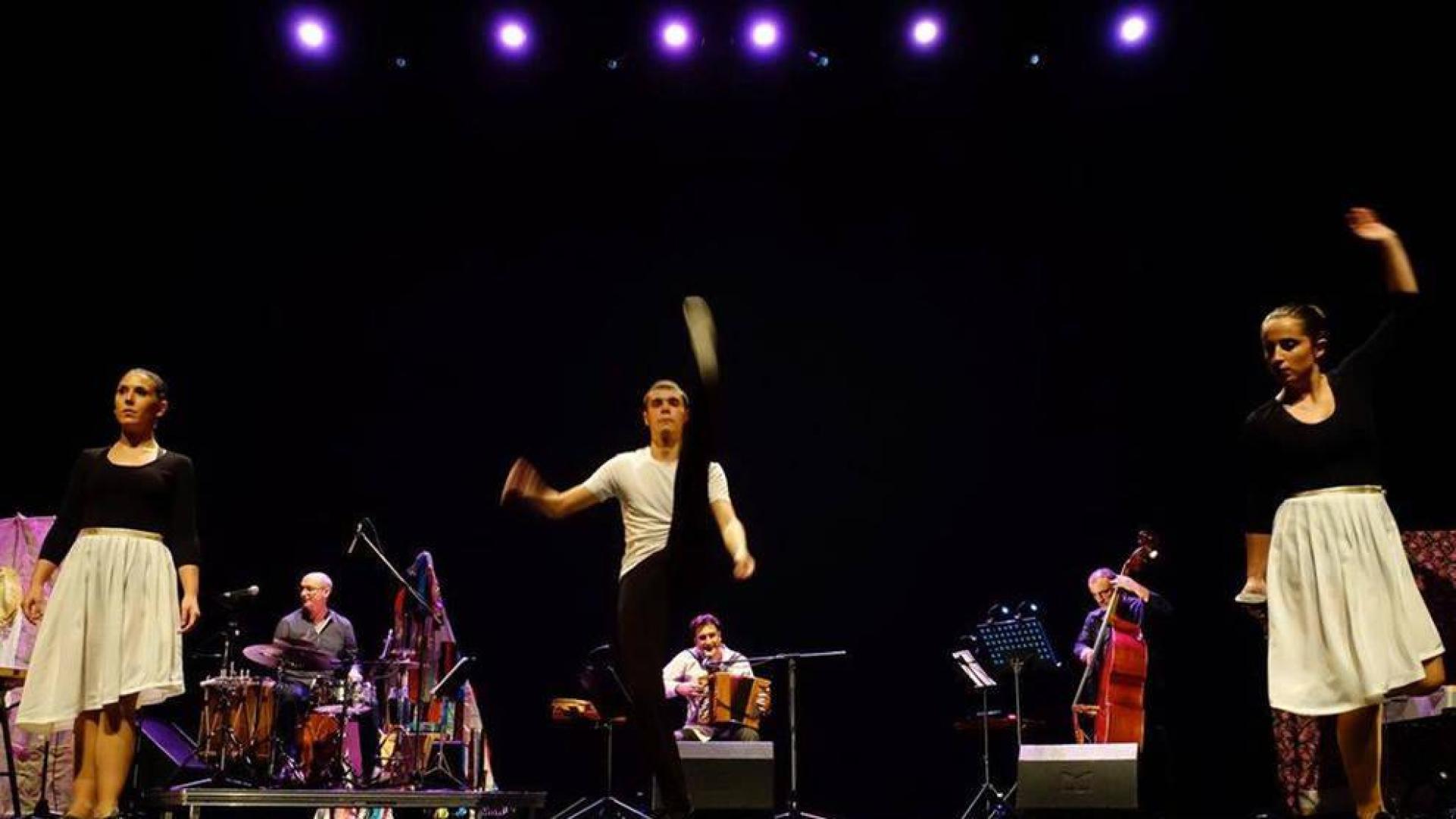 El grupo Mielotxin muestra en Aoiz el legado de Alan Lomax