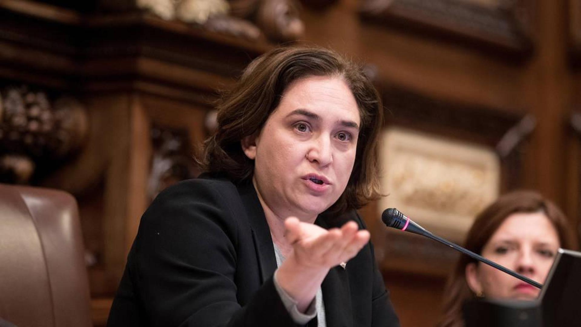 Colau pierde la cuestión de confianza y reta a la oposición a proponer otro alcalde