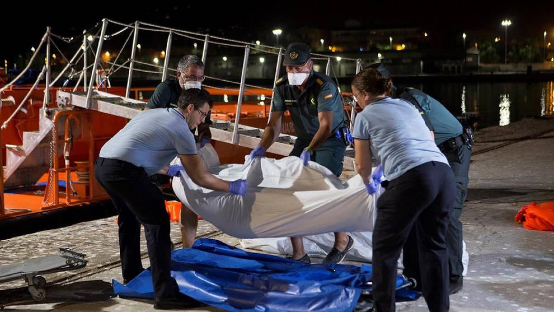 Llegan 107 inmigrantes a Motril, entre ellos 5 muertos, rescatados en Alborán