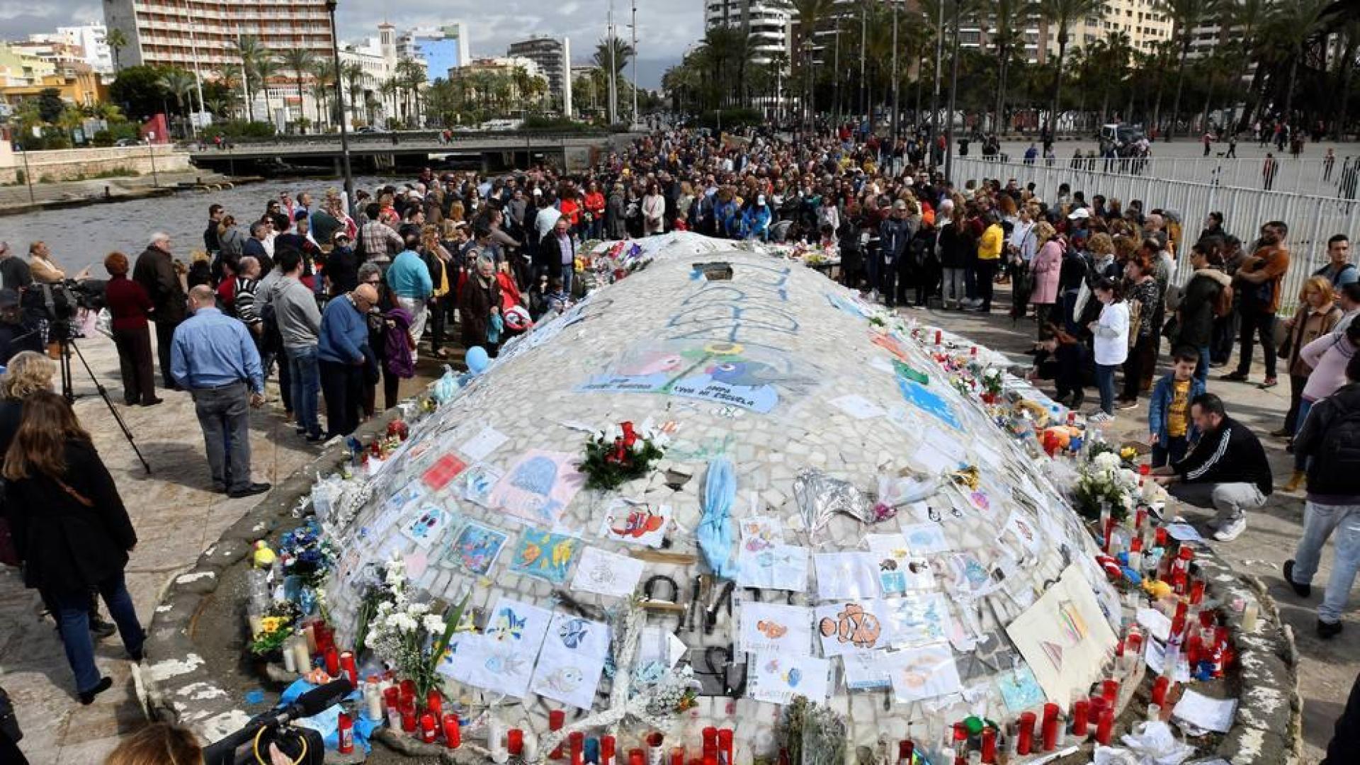 Almería quiere convertir su monumento a la ballena en un memorial a Gabriel