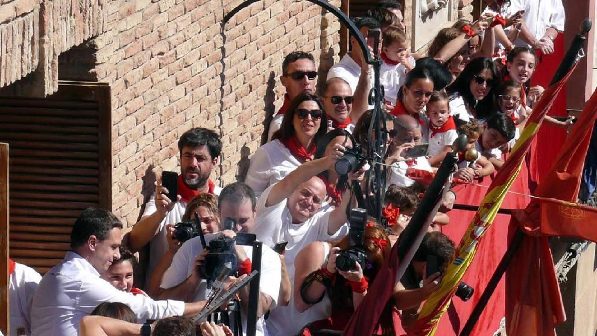El edil Óscar Bea fue el encargado de prender el cohete anunciador de estos 7 días de fiesta en honor a la Virgen de la Paz
