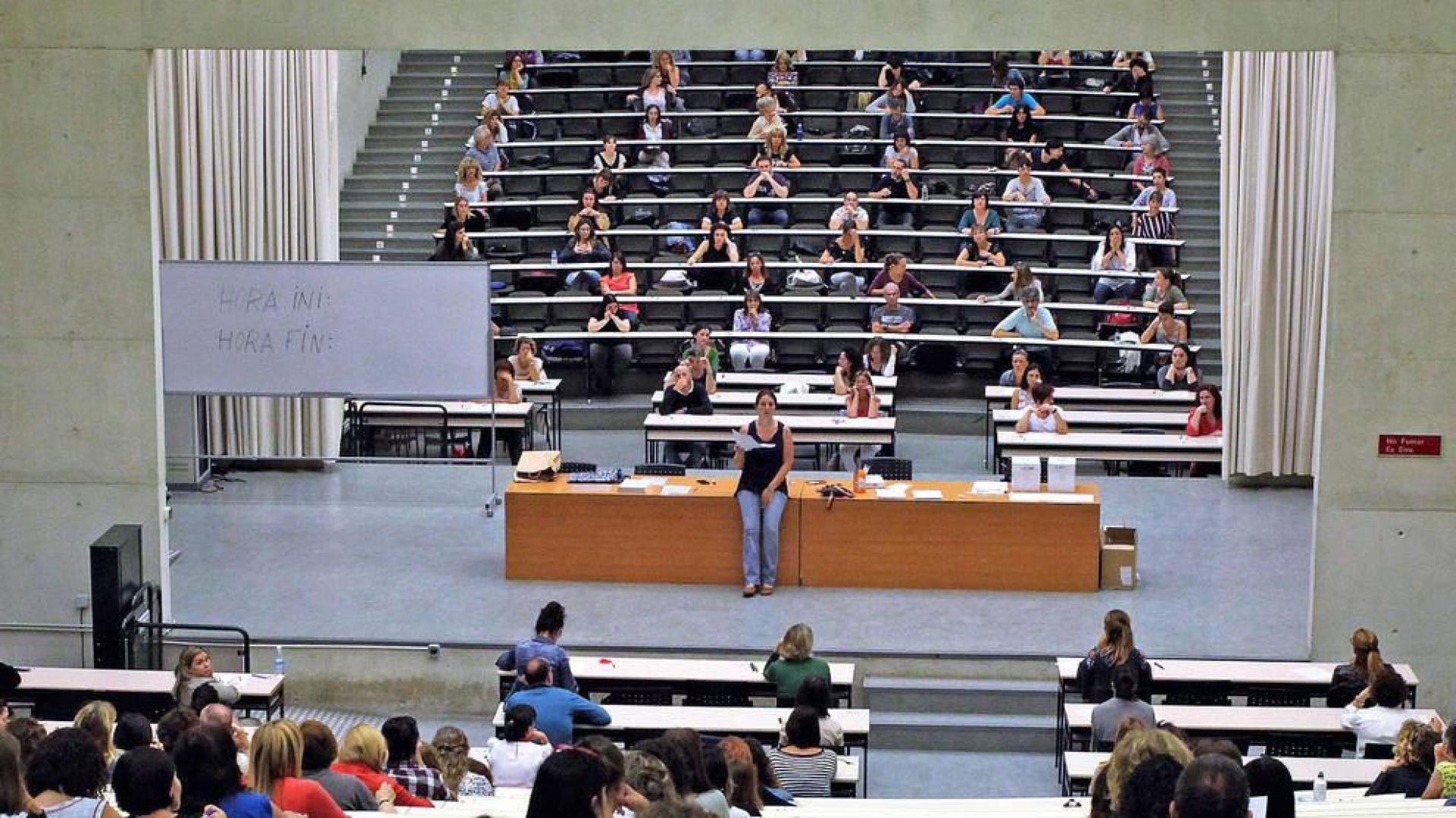 Mil personas aspiran a las contrataciones temporales de administrativos
