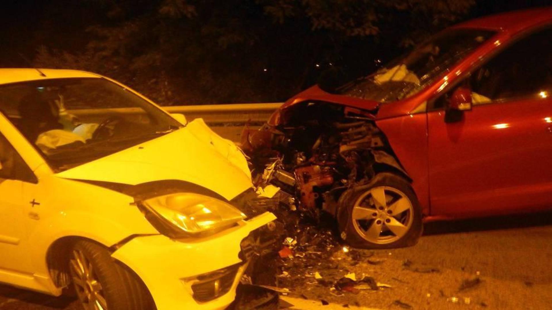 Dos heridos tras un choque frontal en la calle Juan de Labrit de Pamplona