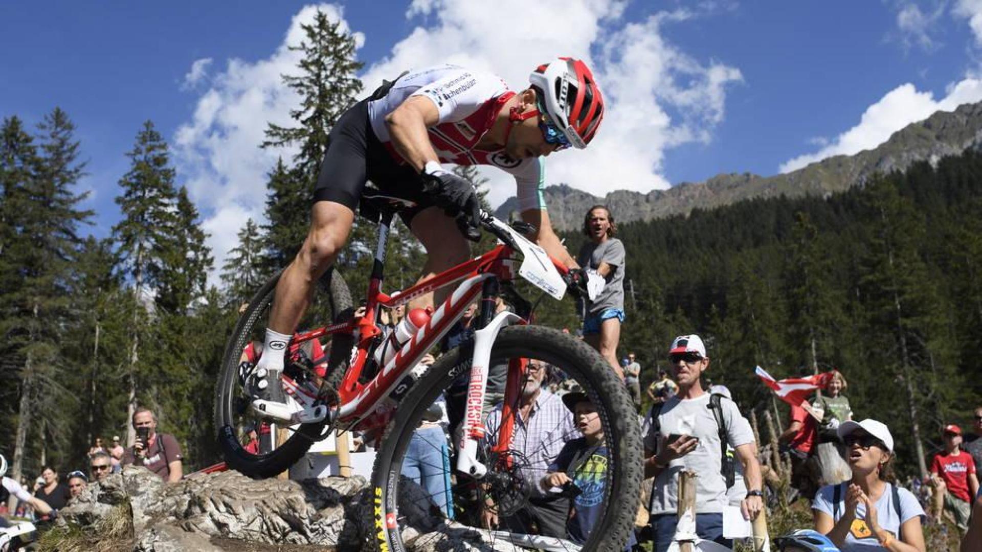 Nino Schurter gana en casa su séptimo mundial