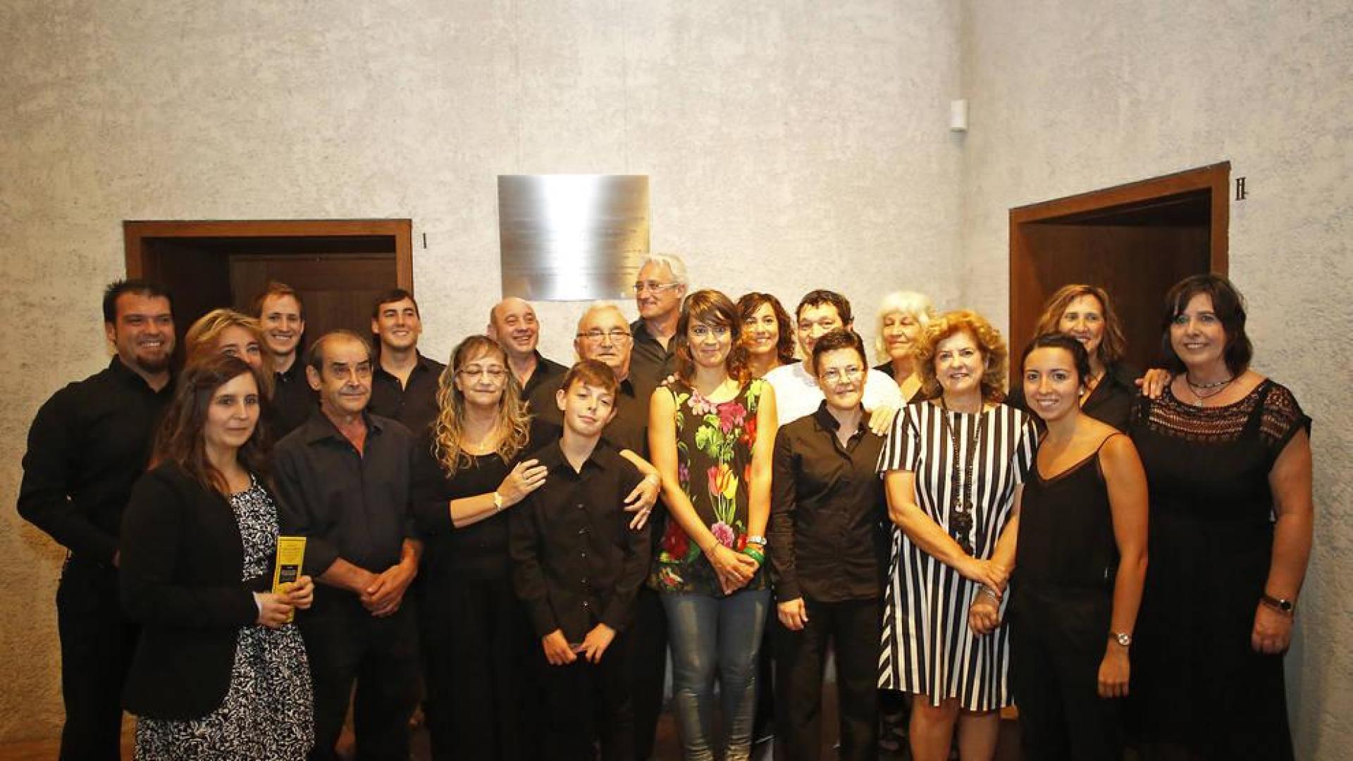 Una placa para reconocer los 100 años de los Amigos del Arte