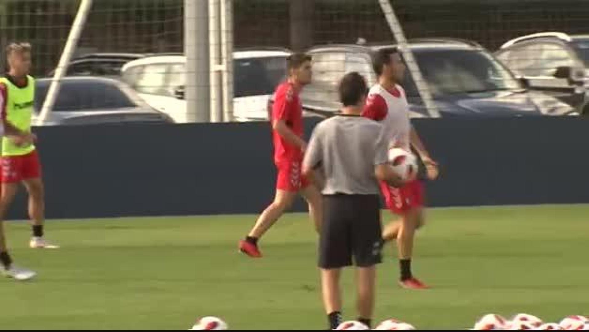 Vuelta a la normalidad en el entrenamiento de Osasuna tras el desmayo de Imanol
