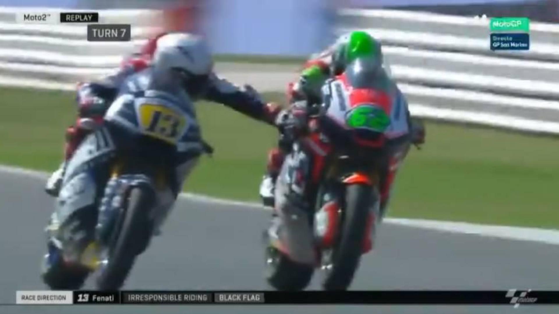 Fenati, expulsado de su equipo por frenar a otro piloto en plena carrera