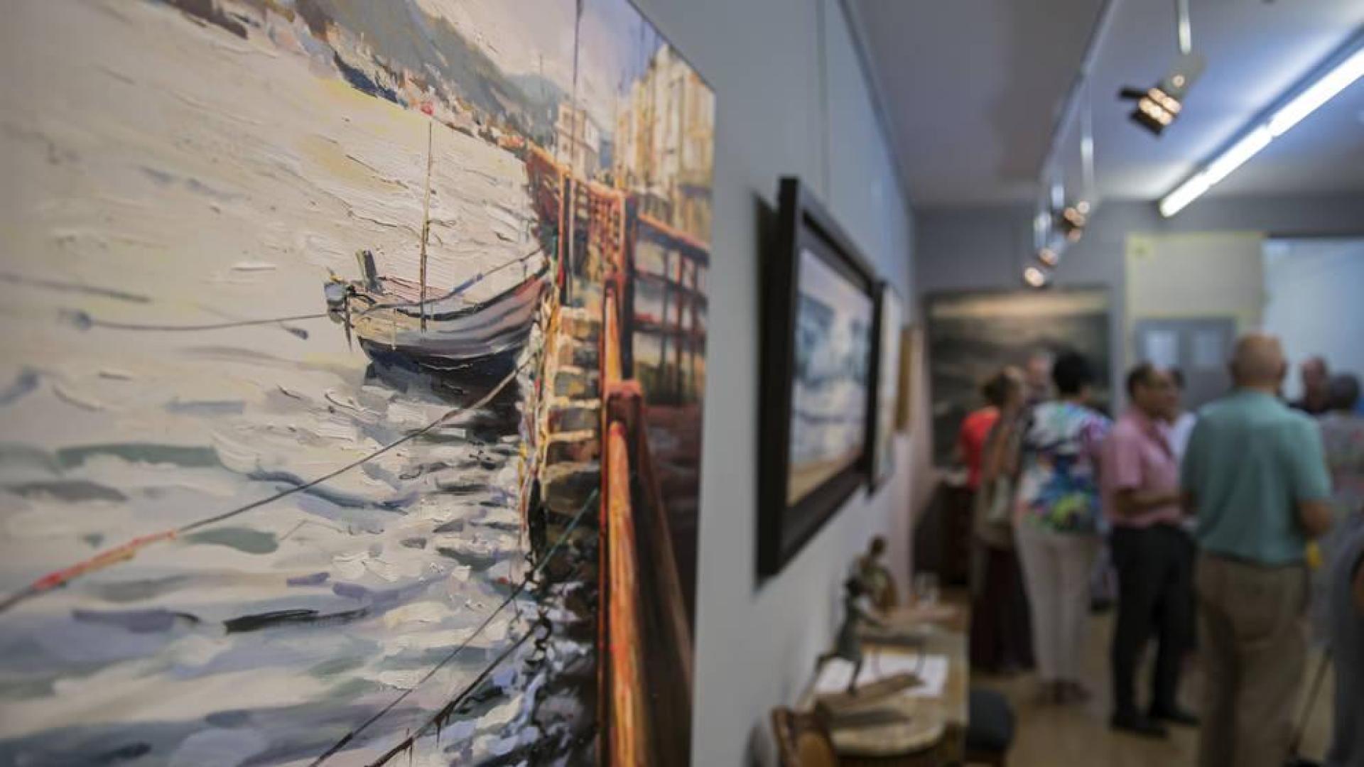 Una exposición colectiva sobre el mar, el sol y la playa en la galería Michel Menéndez