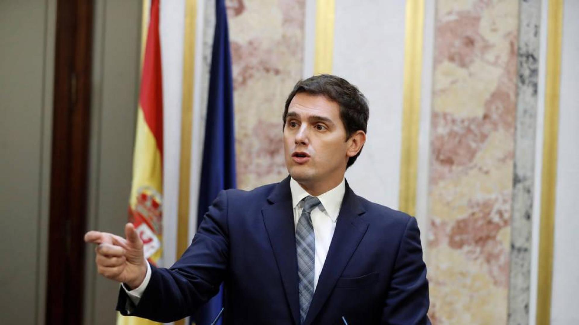 Rivera pregunta si Sánchez será leal a la Constitución o cederá a separatismo