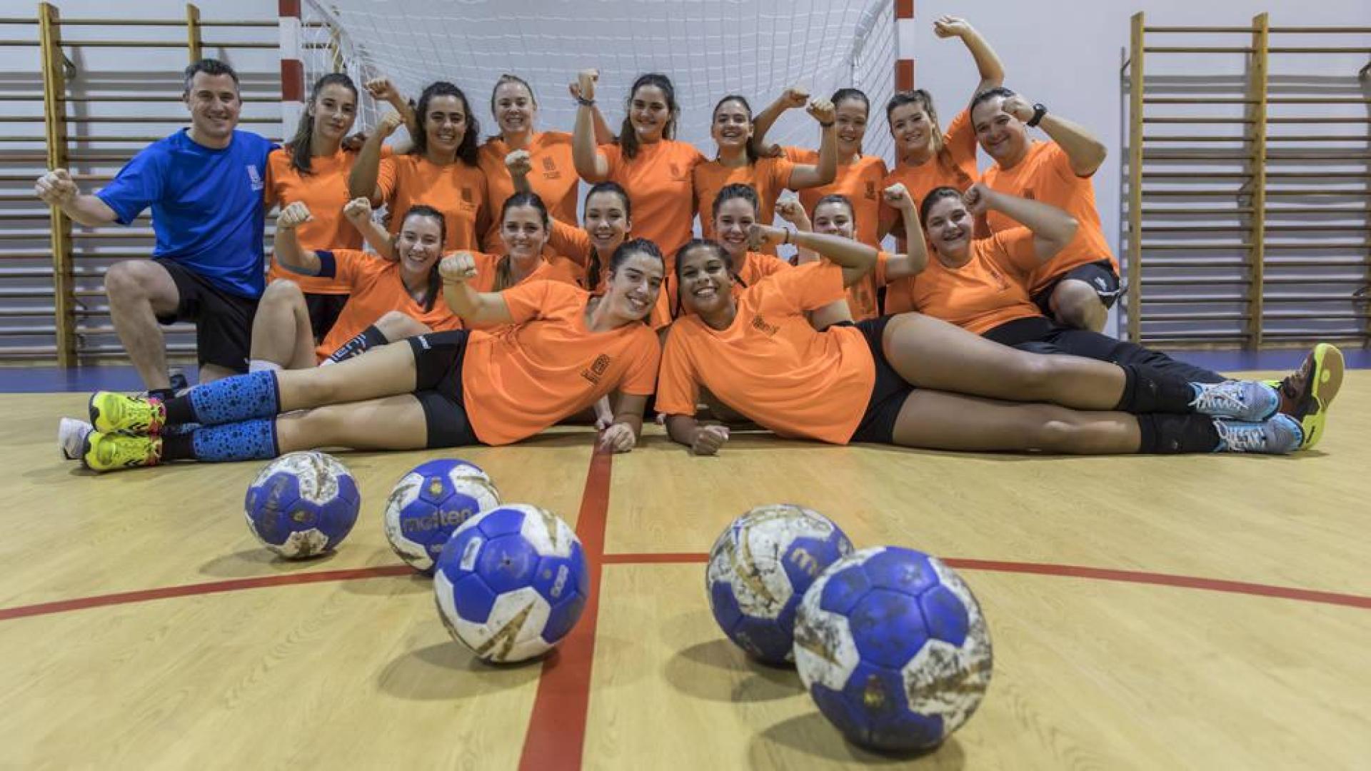 La División de Honor de balonmano femenino navarro, casi inalcanzable