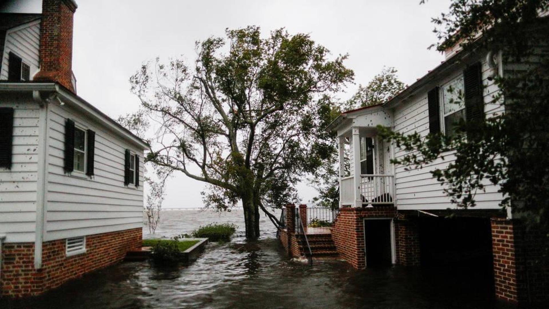 Florence sigue amenazando con fuertes vientos e inundaciones