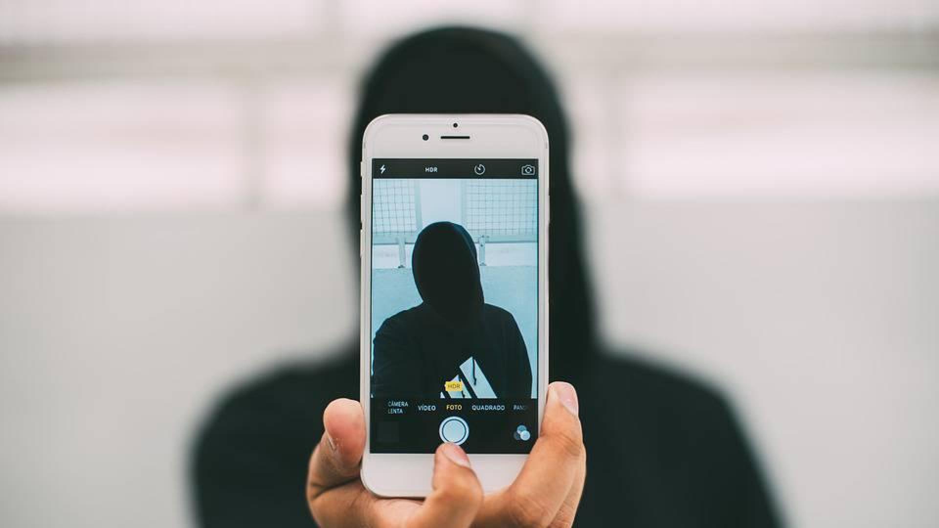 Muere un joven de 15 años tras hacerse un selfie en un centro comercial de Italia