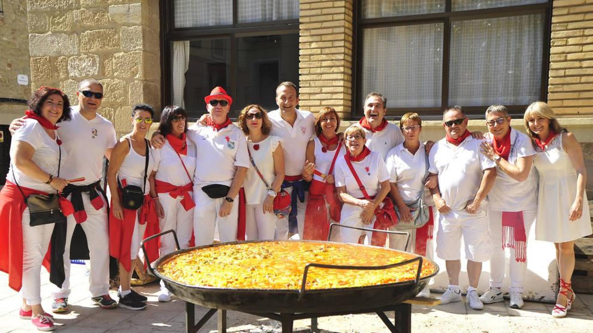 Una paella para trescientas personas en las fiestas de Olite