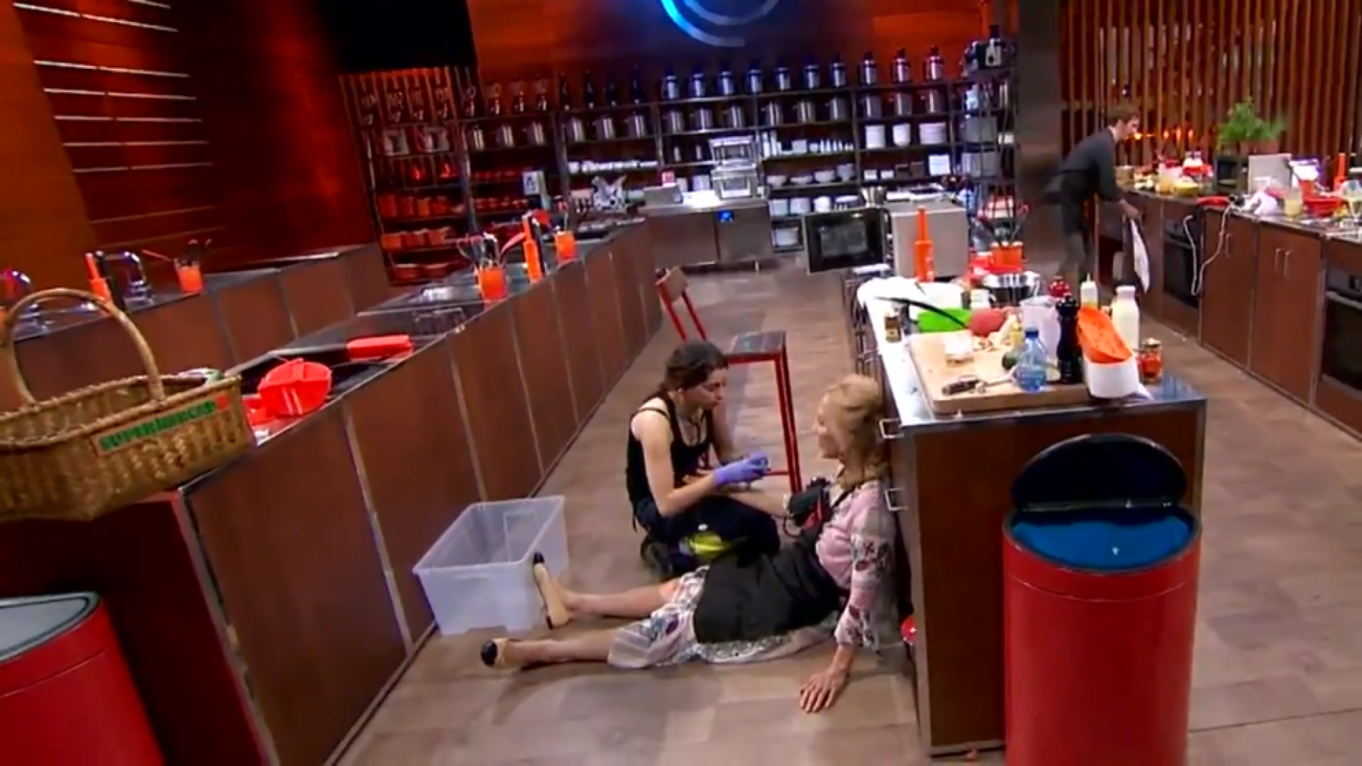 Carmen Lomana se desploma en una prueba eliminatoria de 'MasterChef'