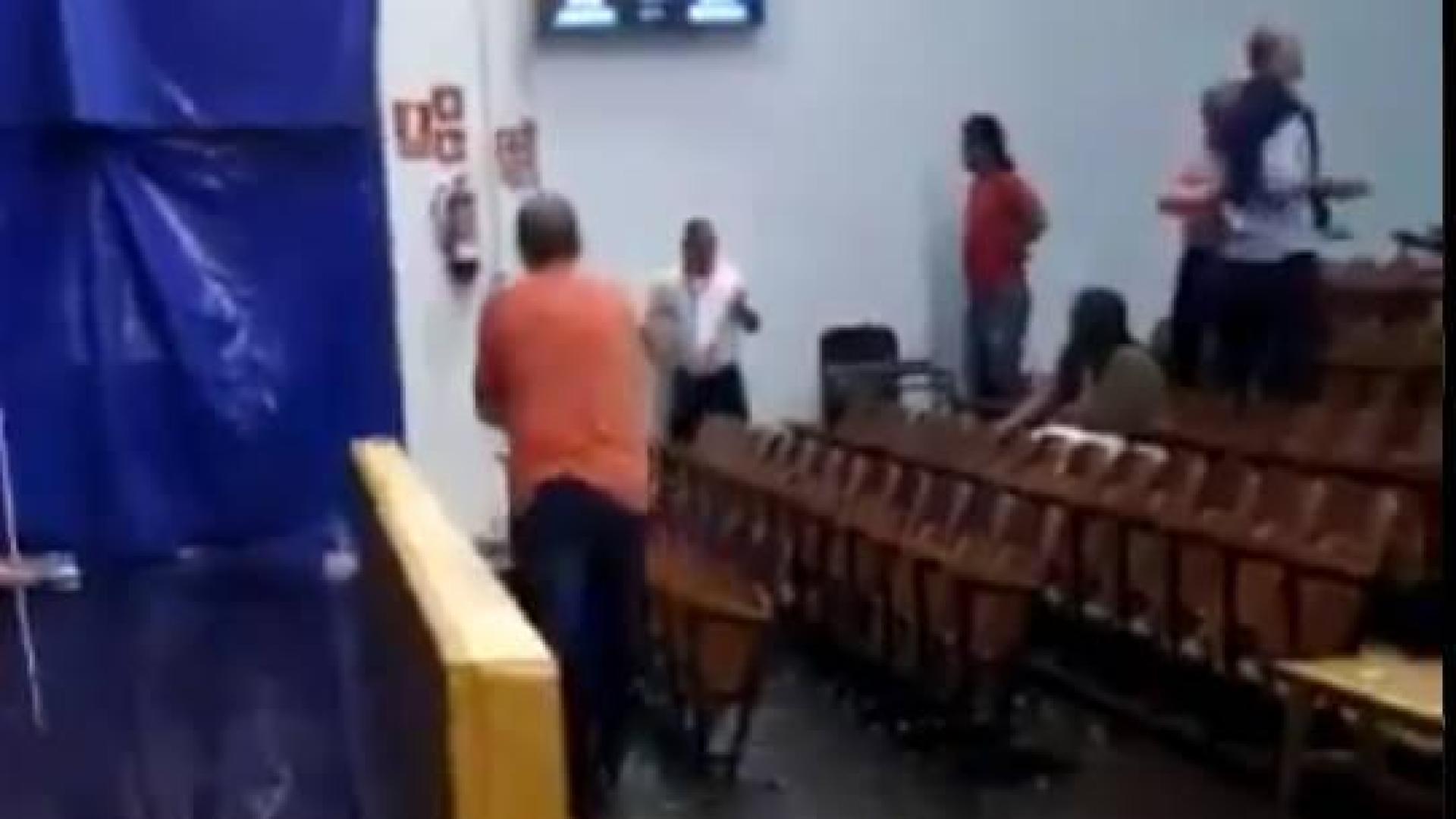 Una tromba de agua obliga a suspender el festival de este lunes en San Mateo