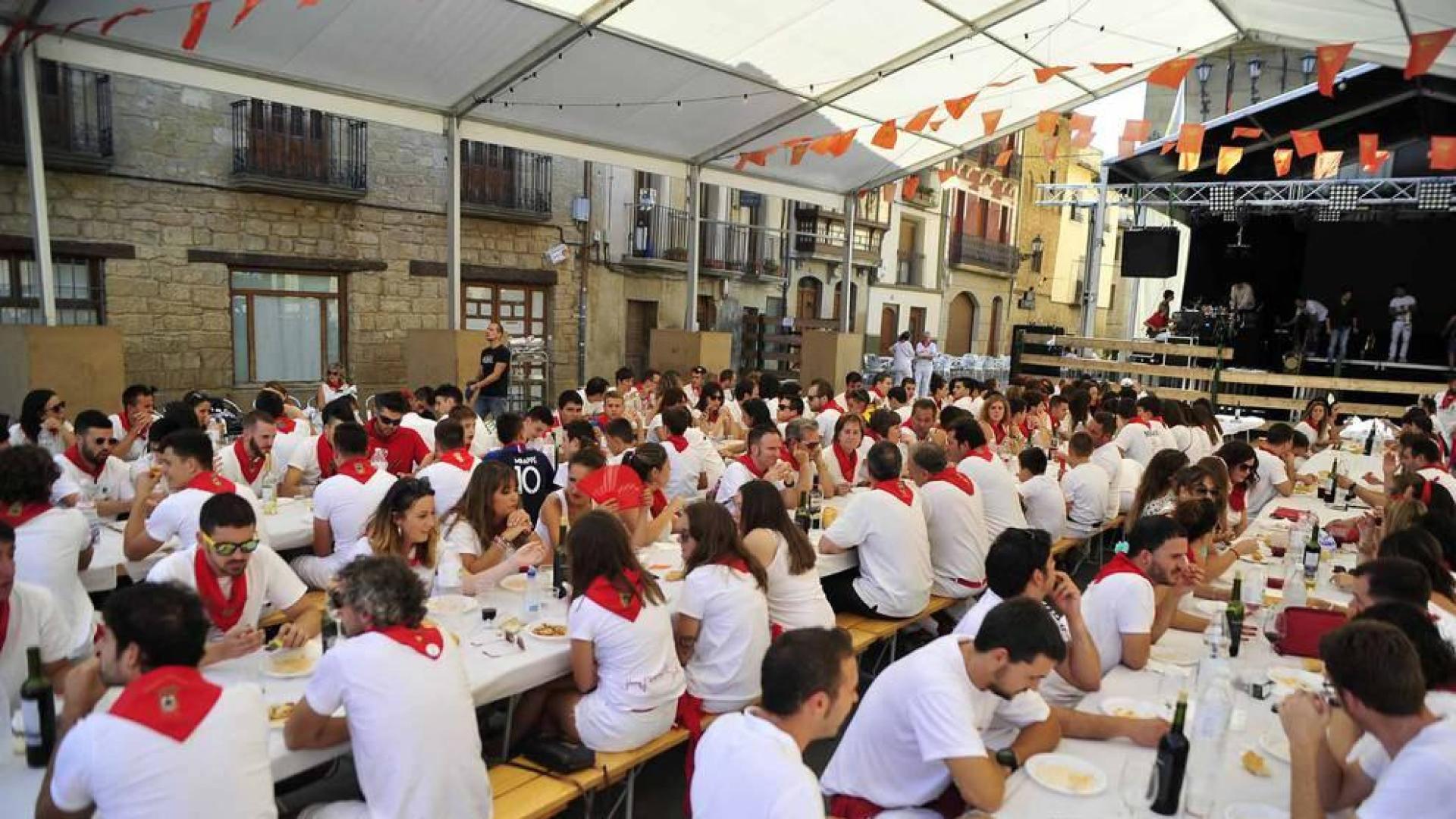 La juventud de Olite encara la recta final de las fiestas con una comida popular