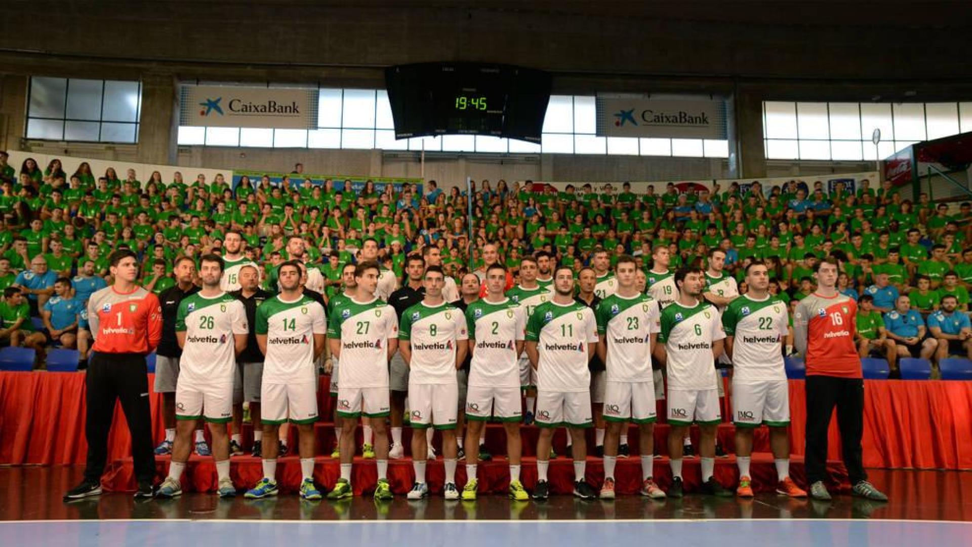 El Helvetia Anaitasuna, de Liga Asobal, se presentó este martes junto a 21 equipos de la base.