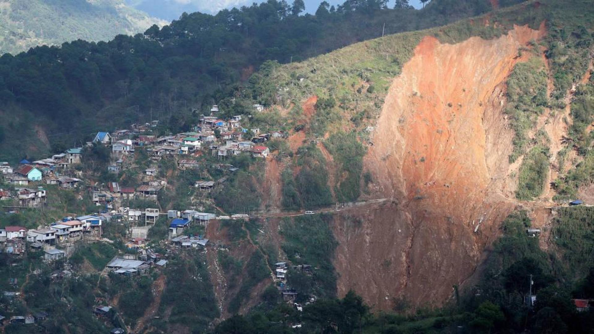 Filipinas prosigue la agónica búsqueda de decenas de atrapados en mina de oro
