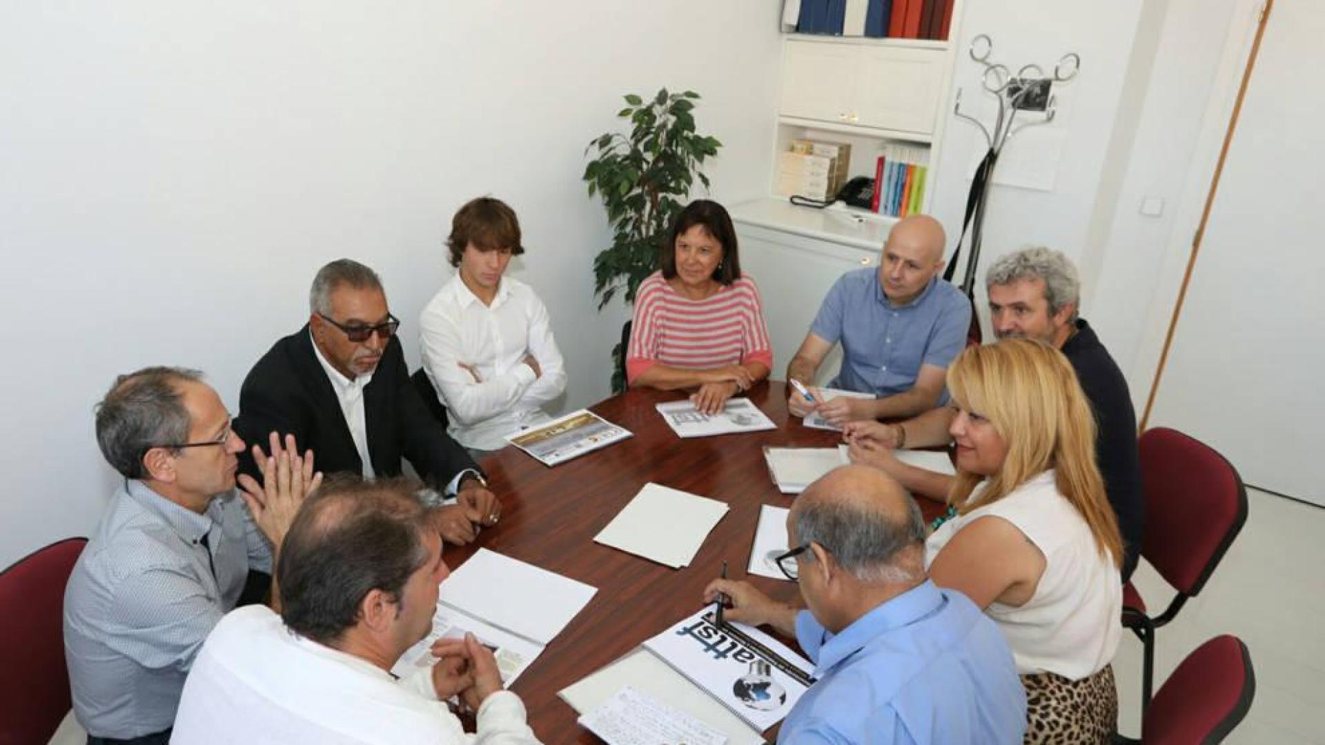 El Ayuntamiento se reúne con la base de transportes de los campamentos saharauis
