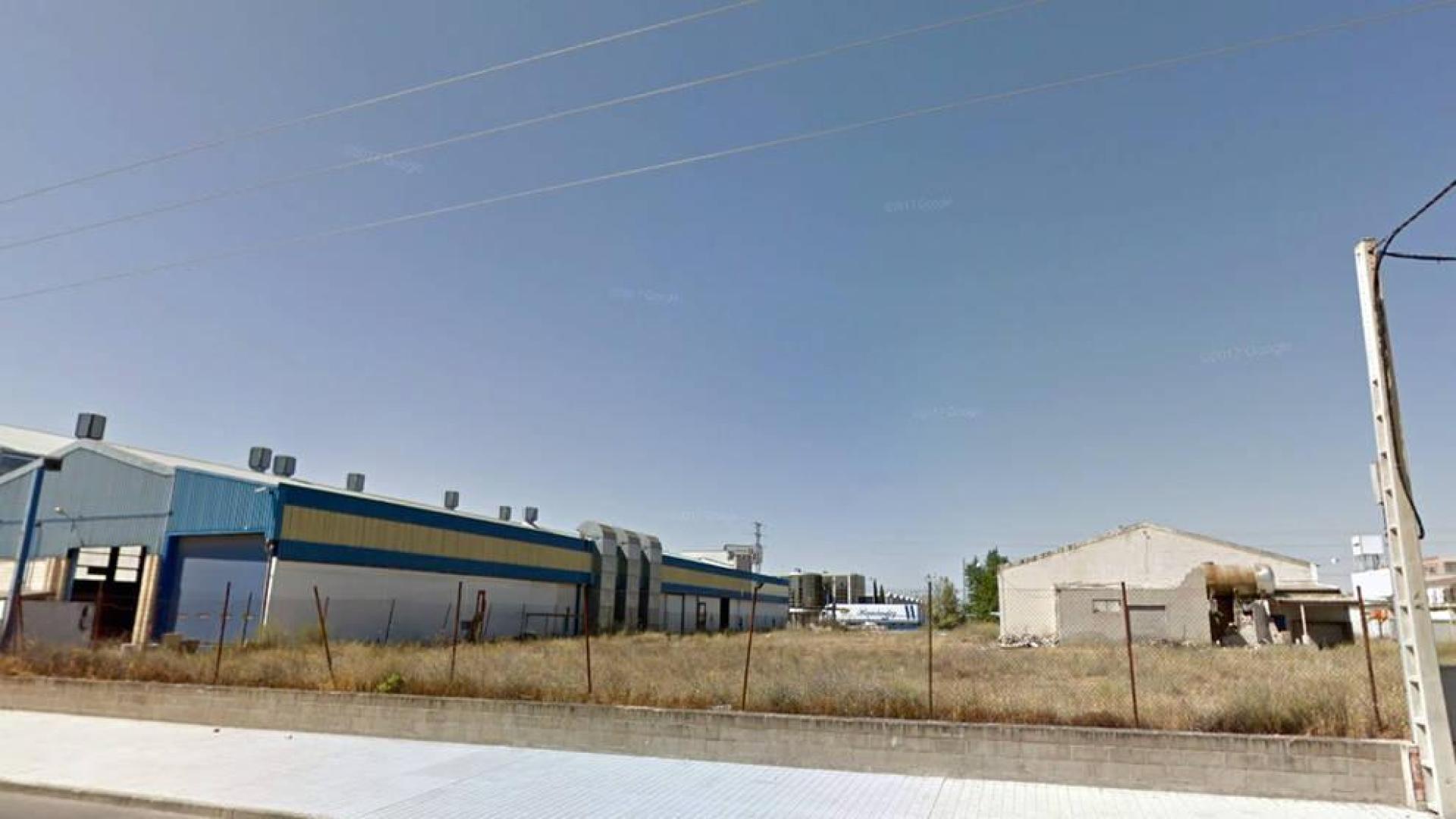 Hallados los cuerpos de dos hombres en la nave incendiada de Manzanares
