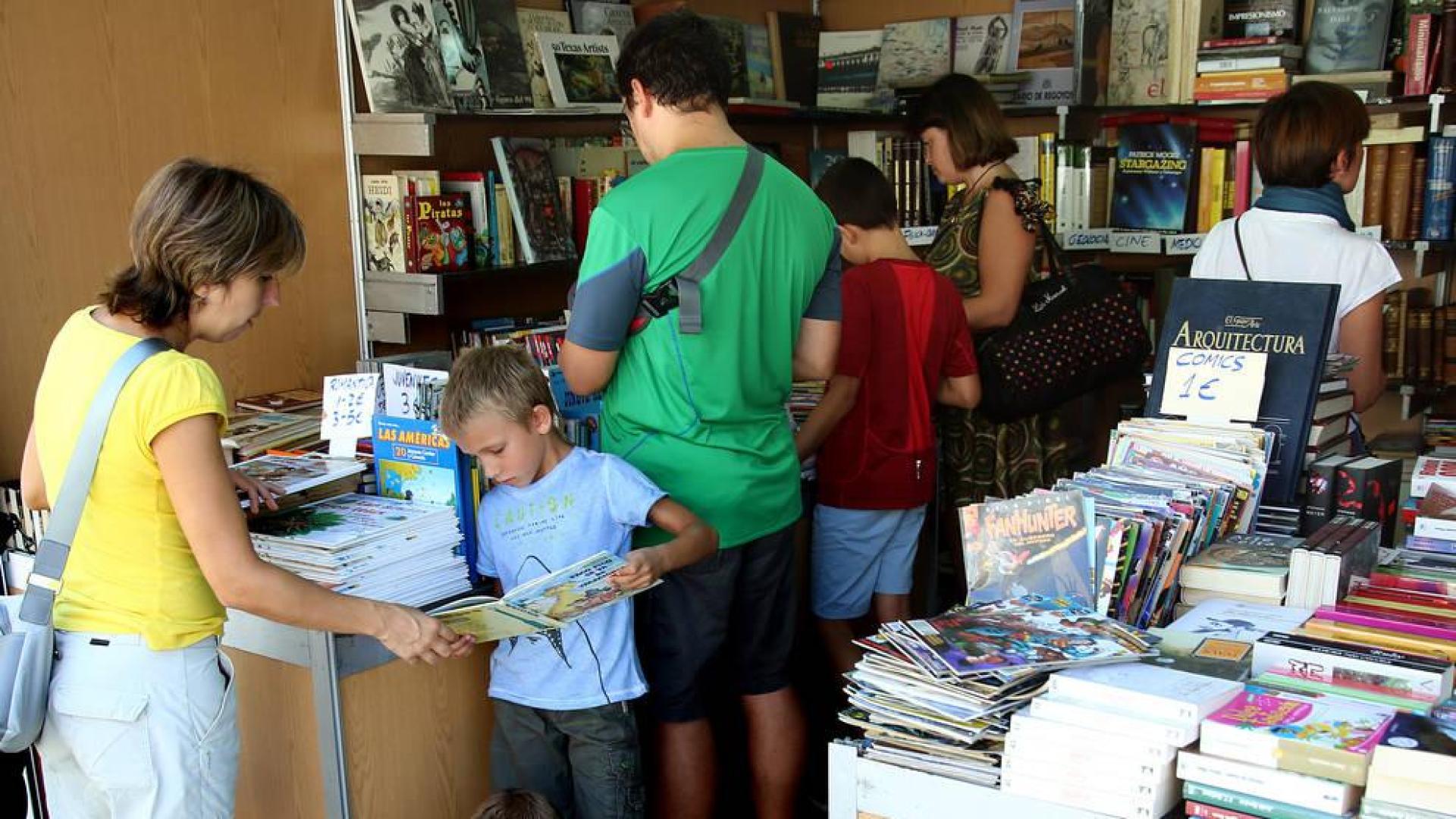 Los libros toman el centro de Pamplona