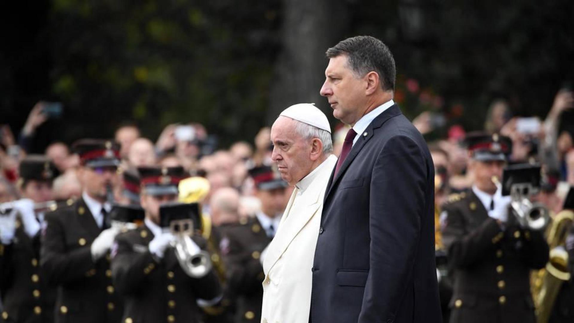 El papa recuerda en Letonia la necesidad de integrar y la importancia de la natalidad