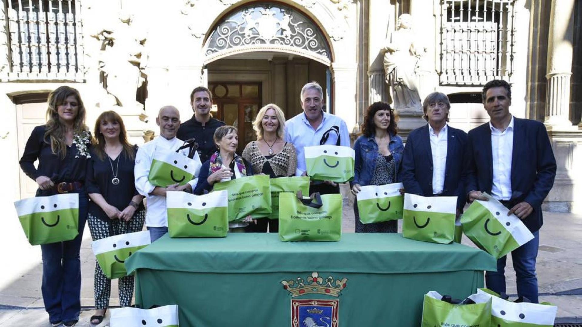 El comercio de Pamplona regala bolsas reutilizables para los clientes
