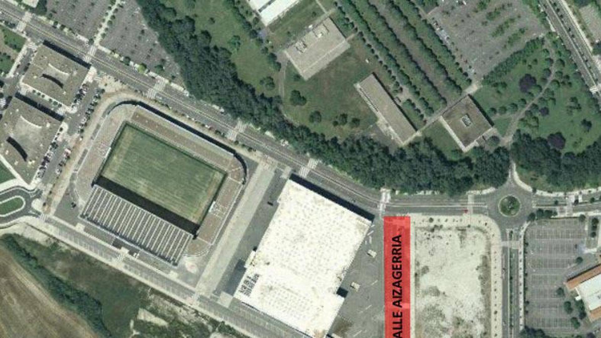 El vial situado junto al Navarra Arena recupera el topónimo 'Aizagerria'