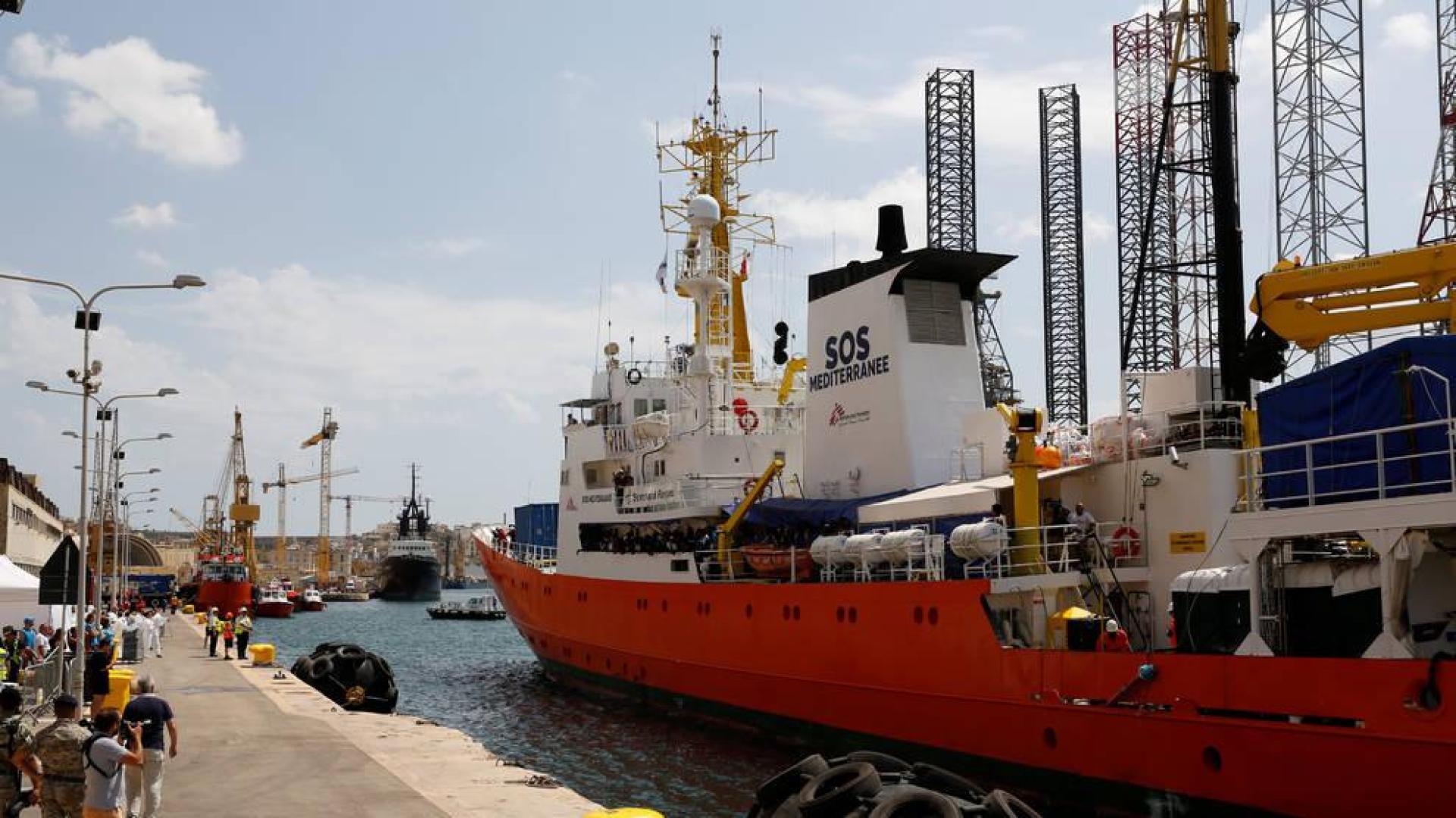 Los 141 inmigrantes del 'Aquarius' desembarcan en Malta