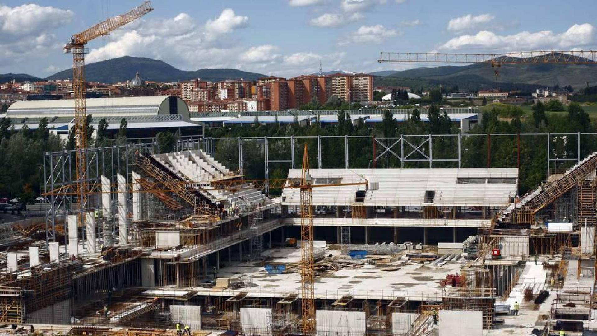 El proyecto del Navarra Arena se puso en marcha en 2009, dentro del Plan Navarra 2012. Su puesta en marcha no se ha producido hasta 3288 días después. Mucho más tarde de lo ideado.