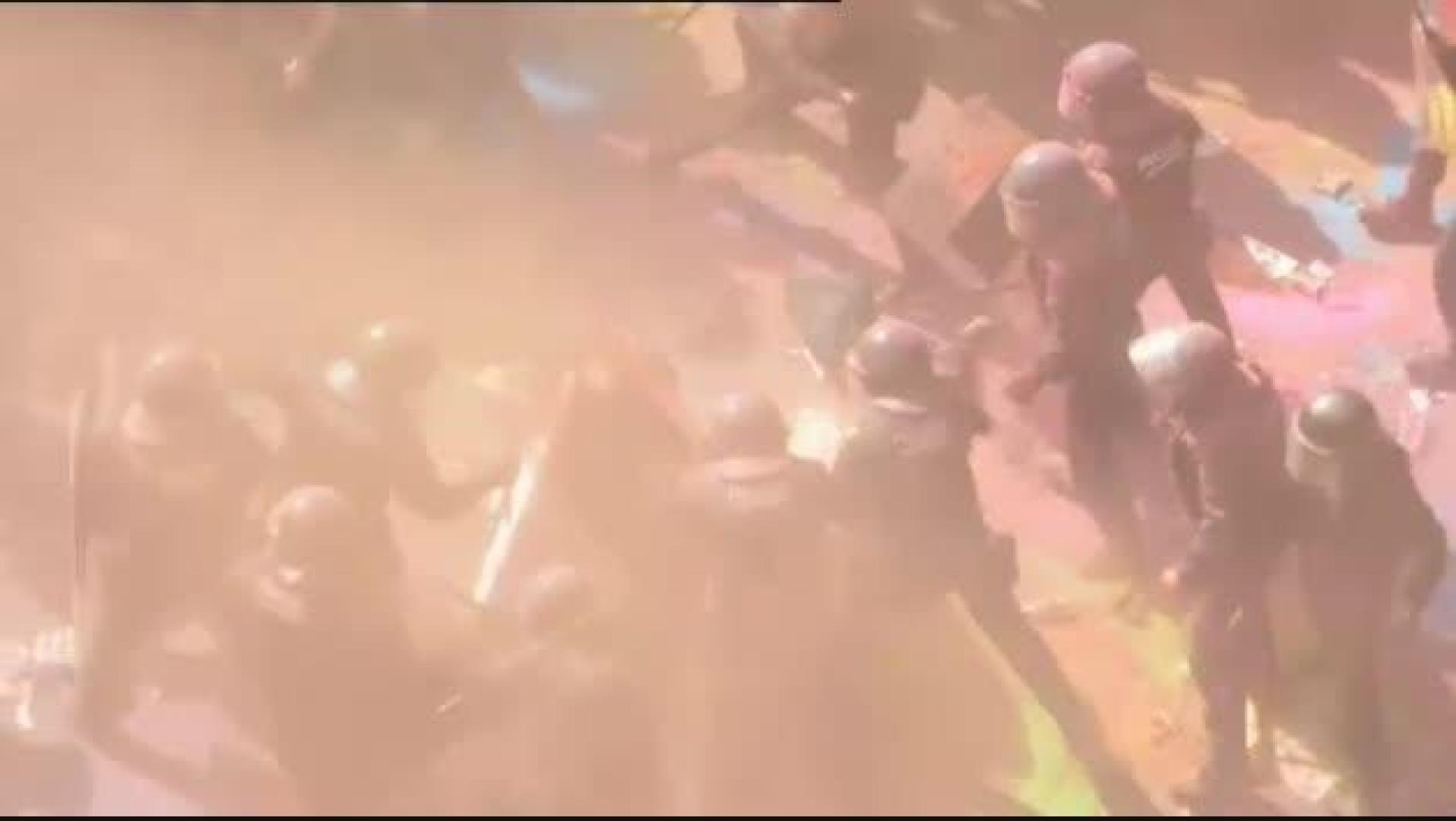 Tensión por la doble manifestación de independentistas y policías en Barcelona