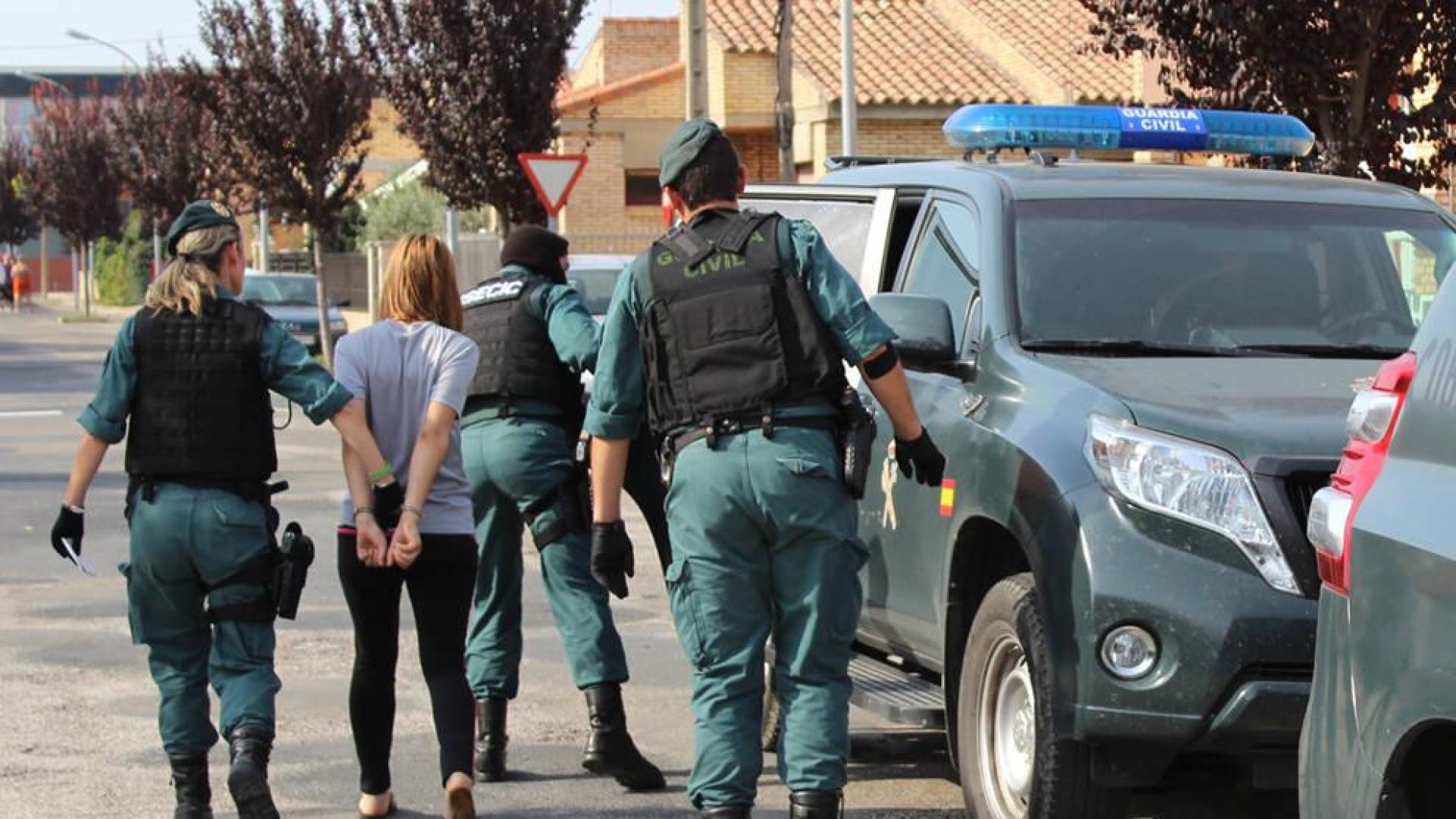 Desarticulados dos puntos de venta de drogas en la Ribera con siete detenidos