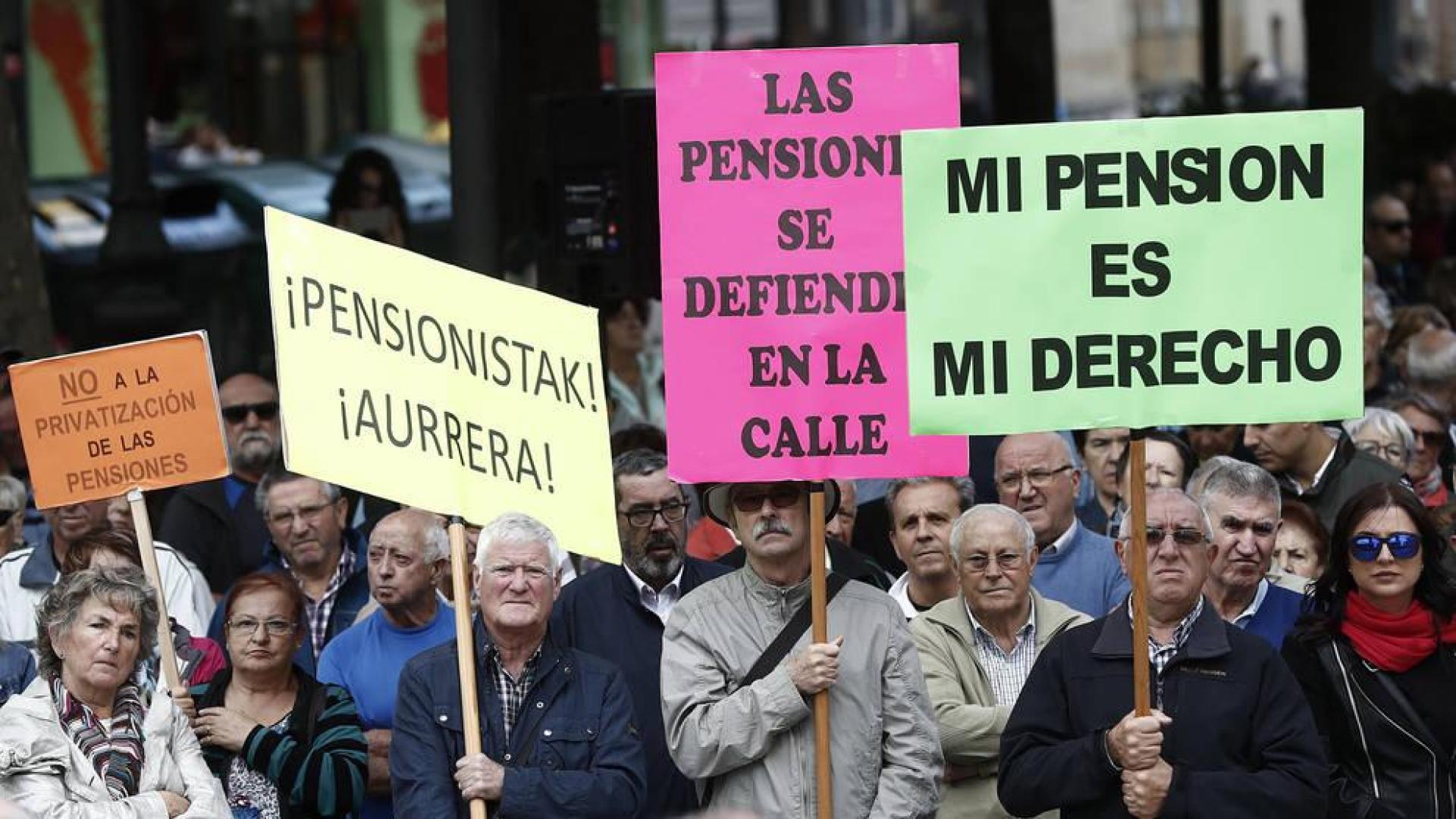 El Gobierno "no se puede comprometer" a una pensión mínima de 1.080 euros