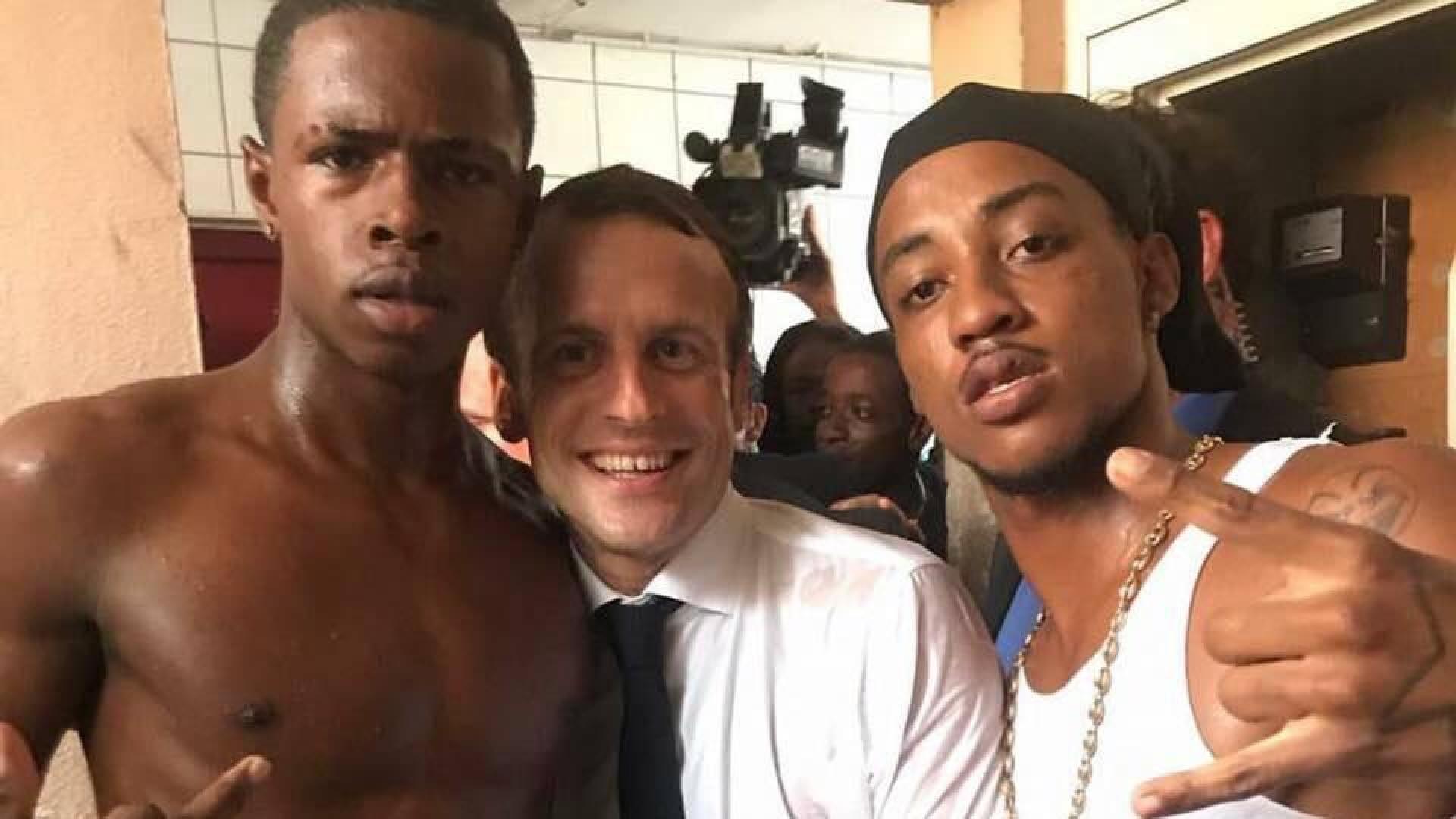 Nueva polémica de Macron por fotografiarse con un joven que salía de prisión