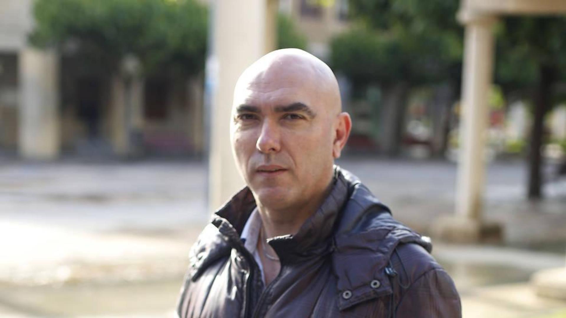 Francisco Espinosa posa en Huarte, donde es edil.