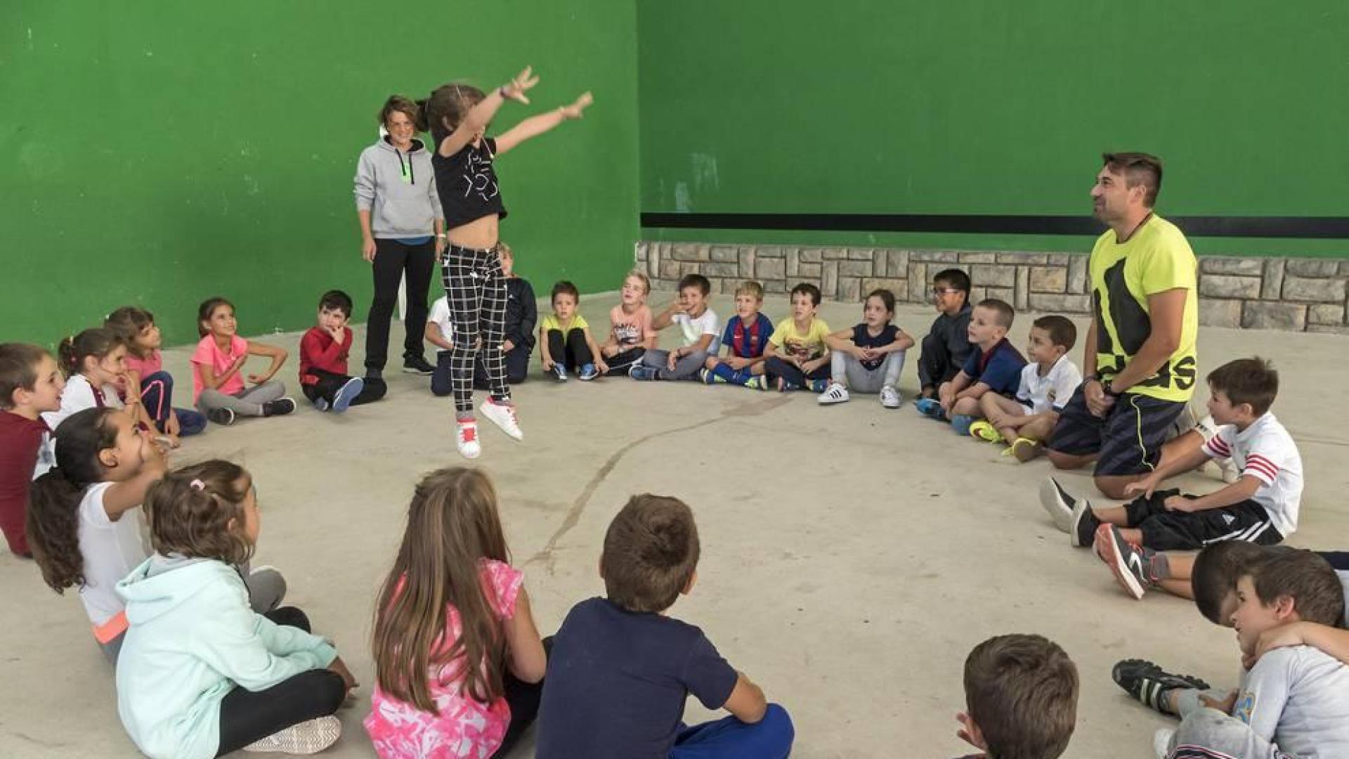 El multideporte se estrena como nueva oferta en Estella con 83 escolares