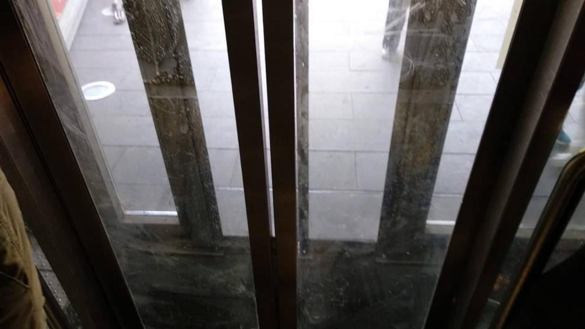Un nuevo fallo deja atrapadas a 12 personas en el ascensor de Descalzos