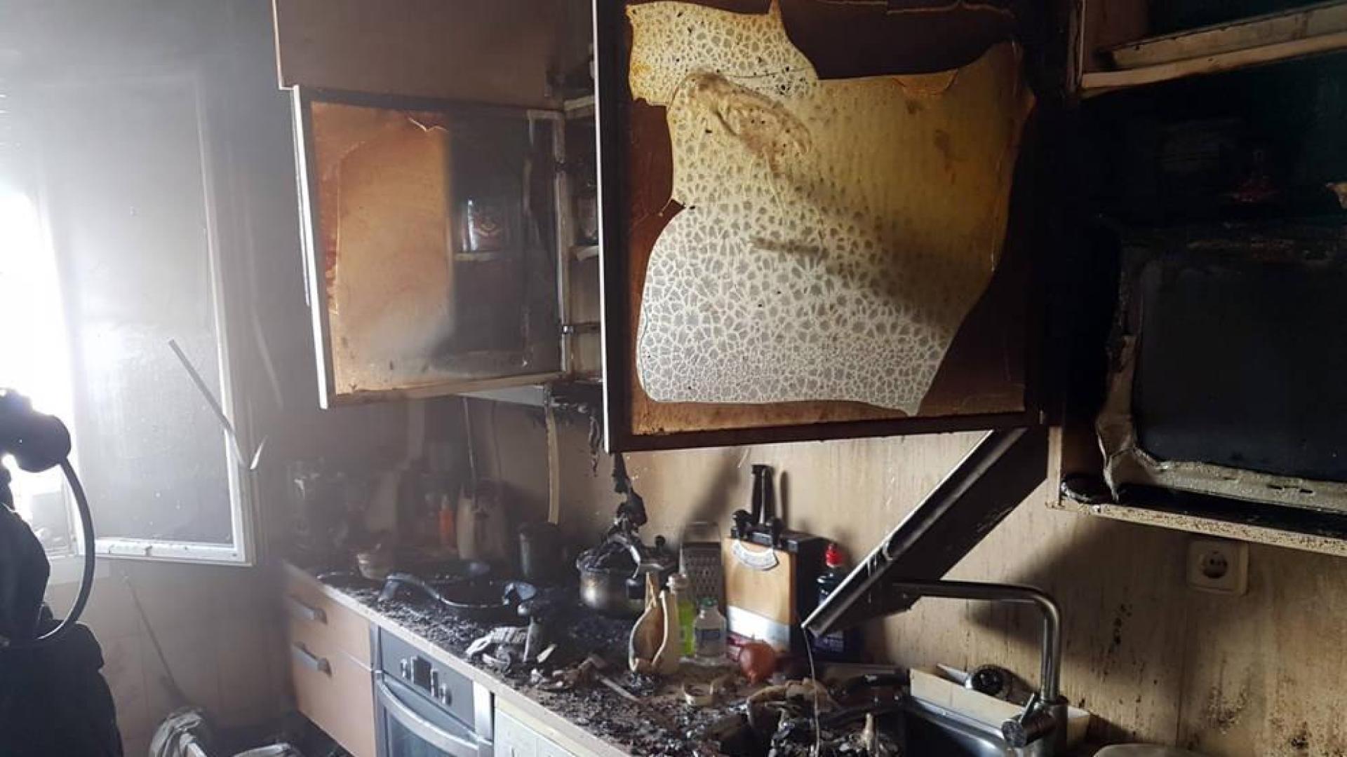 Una mujer, evacuada tras un incendio en la calle Miravalles de la Txantrea