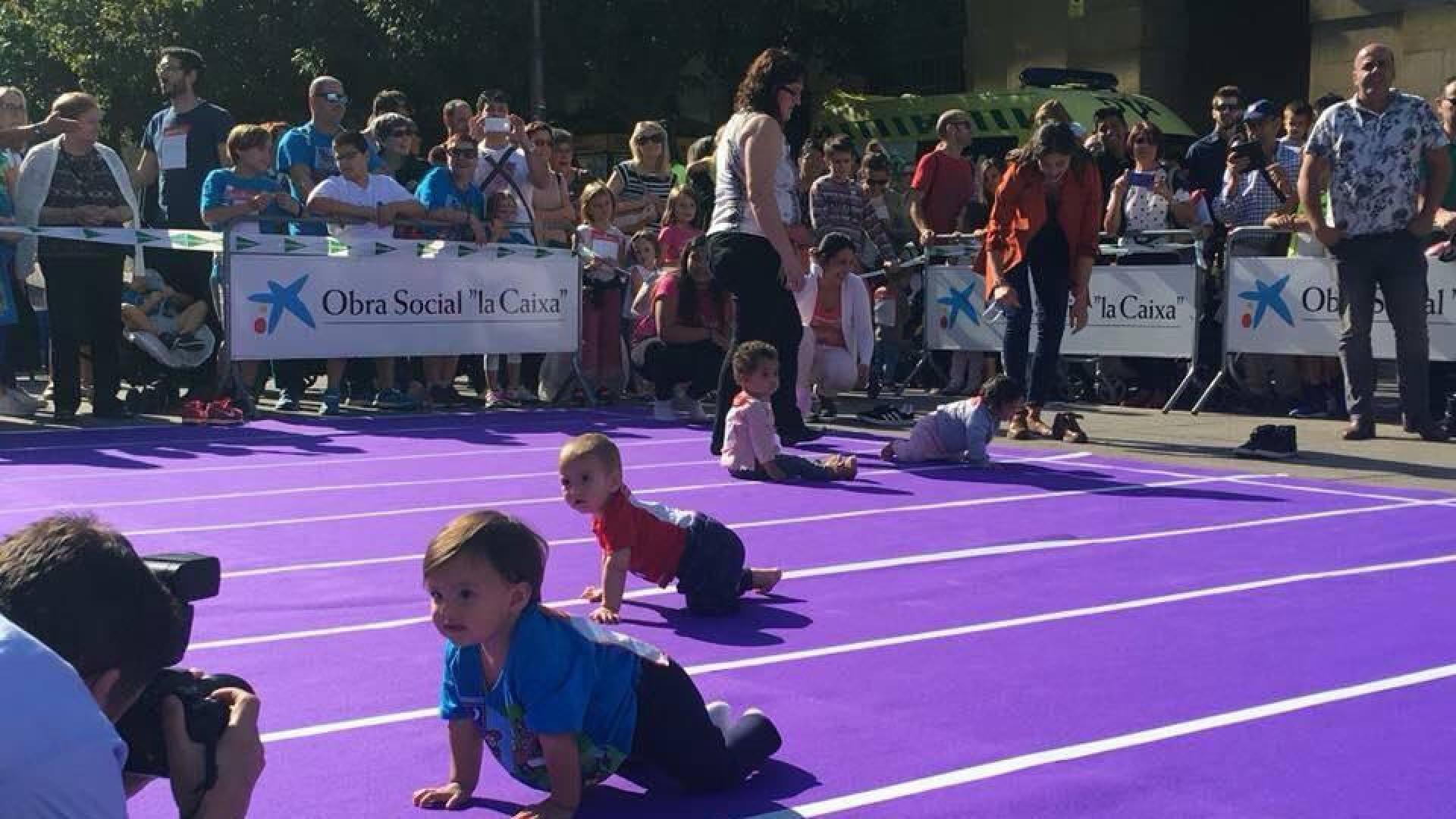 Celebración del Día Europeo del Autismo en la plaza del Castillo de Pamplona. I Carrera de Gateo por el Autismo y V Carrera Solidaria de ANA