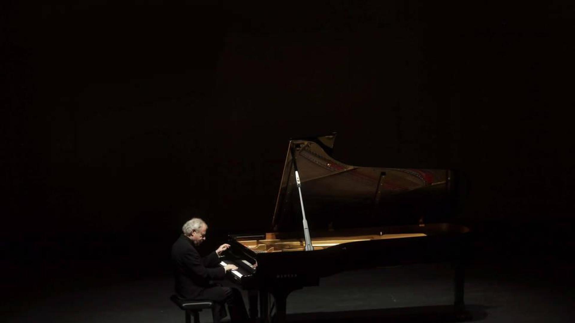 András Schiff se agiganta