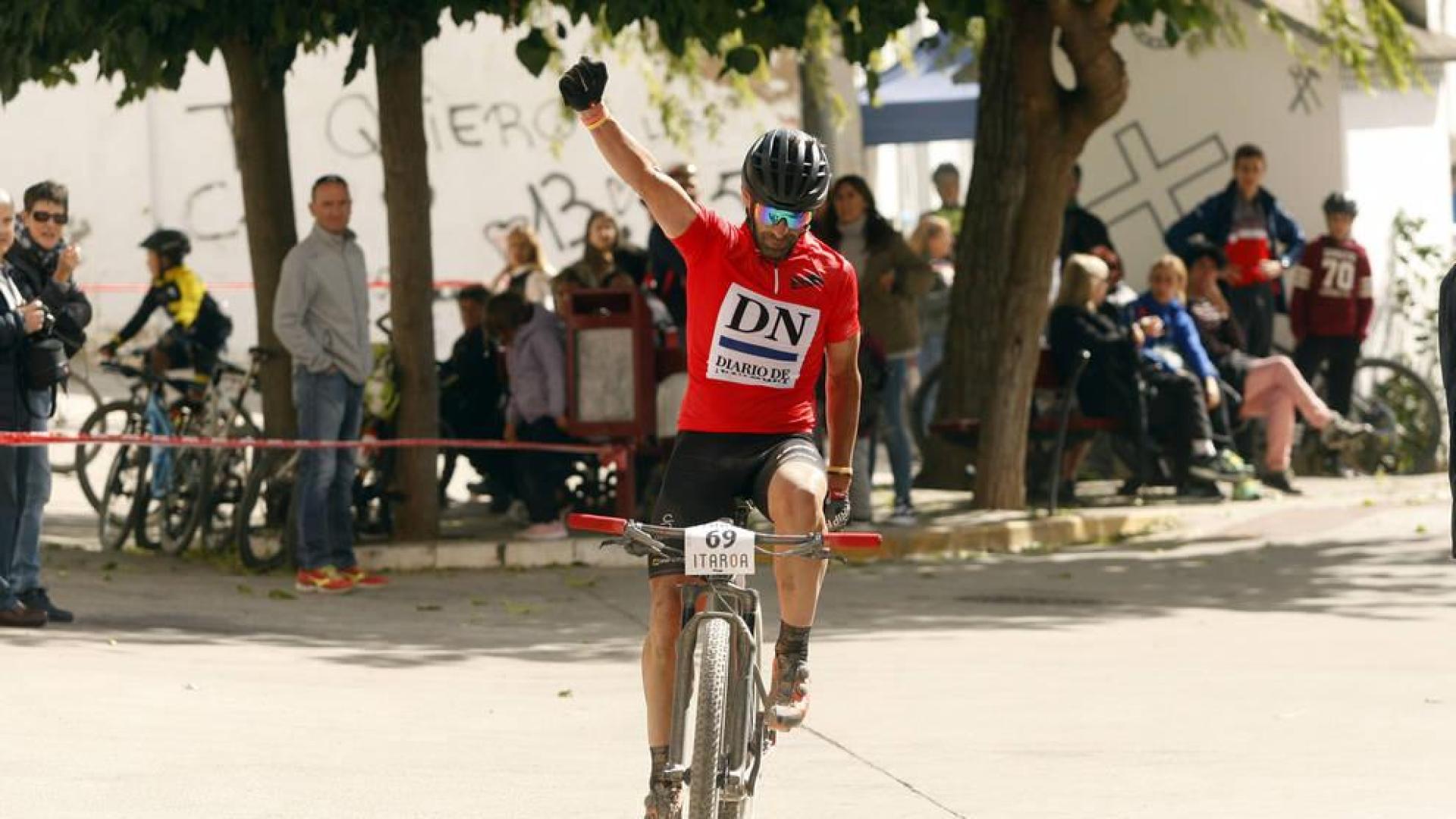 Patxi Cía se impone en Lodosa y es más líder del Open Diario de Navarra