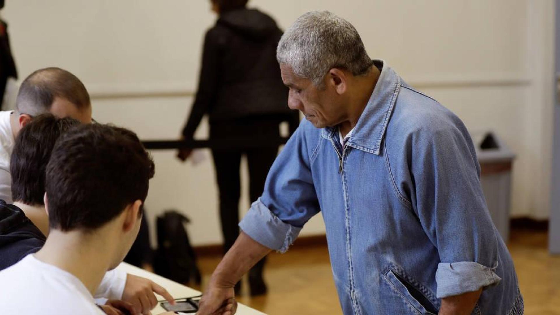 Abren los colegios electorales en Brasil