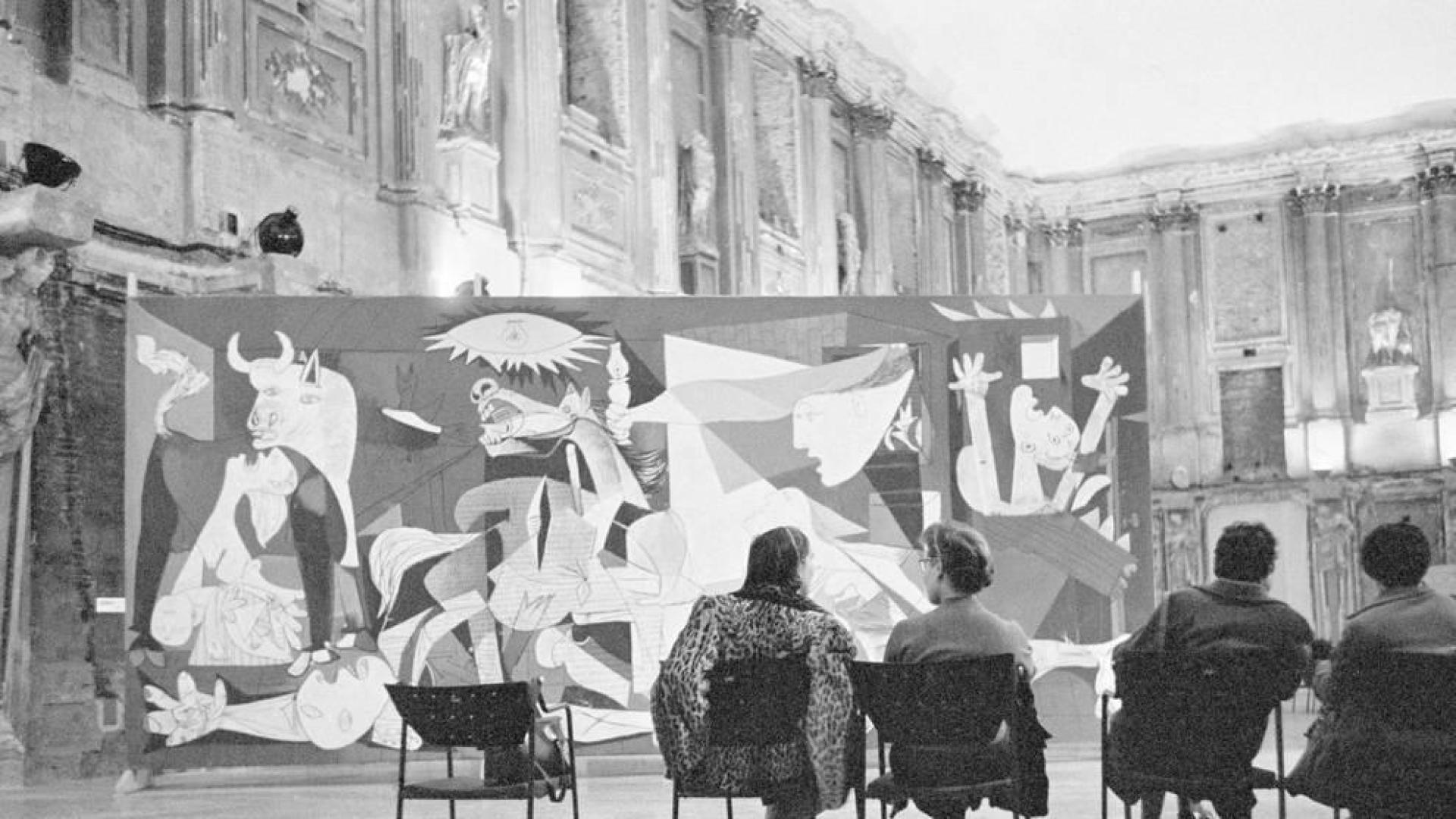 La muestra 'Picasso. El viaje del Guernica', en el paseo Sarasate hasta noviembre