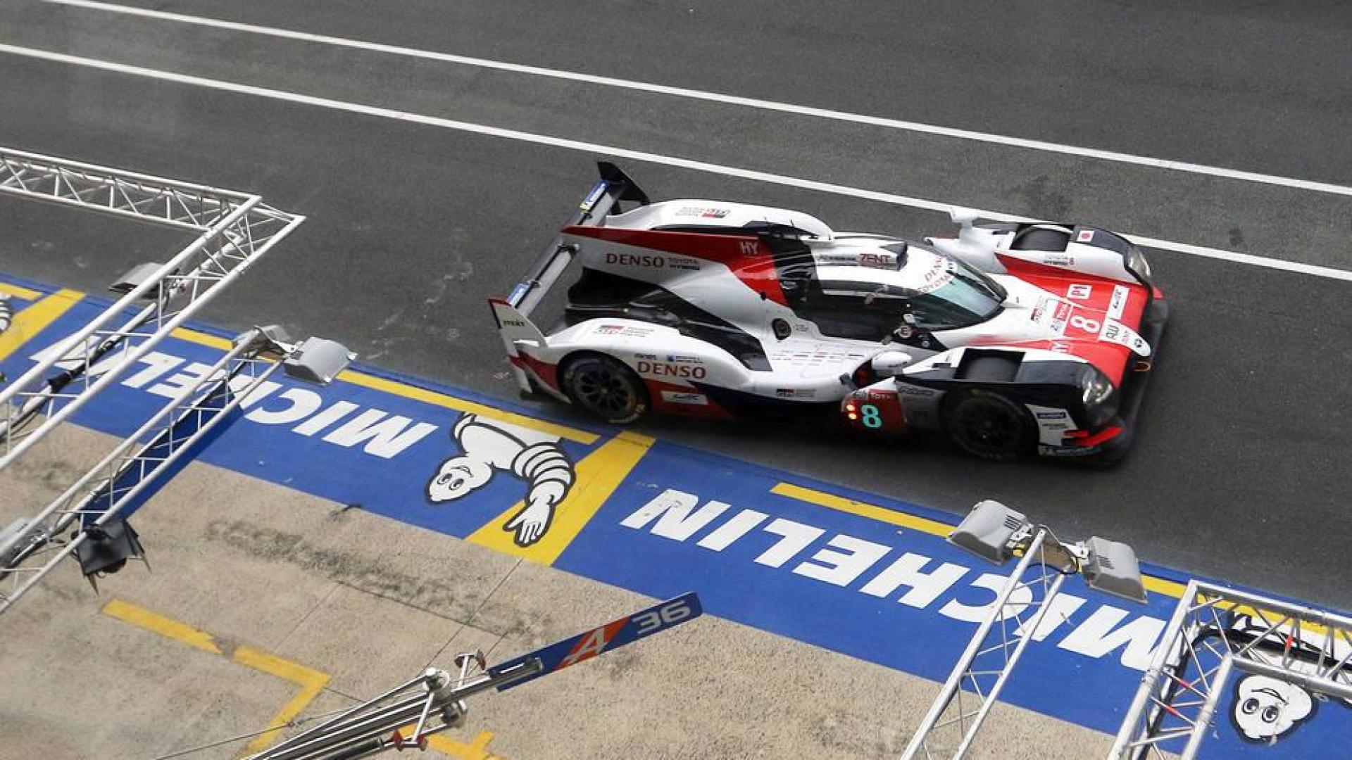 Alonso sale líder de su primer relevo en Le Mans