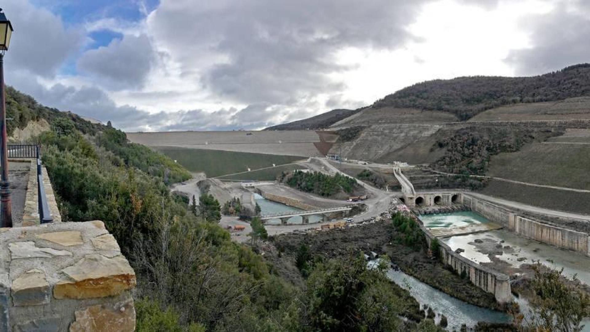 Colocarán una pantalla de impermeabilización entre embalse y ladera de Yesa