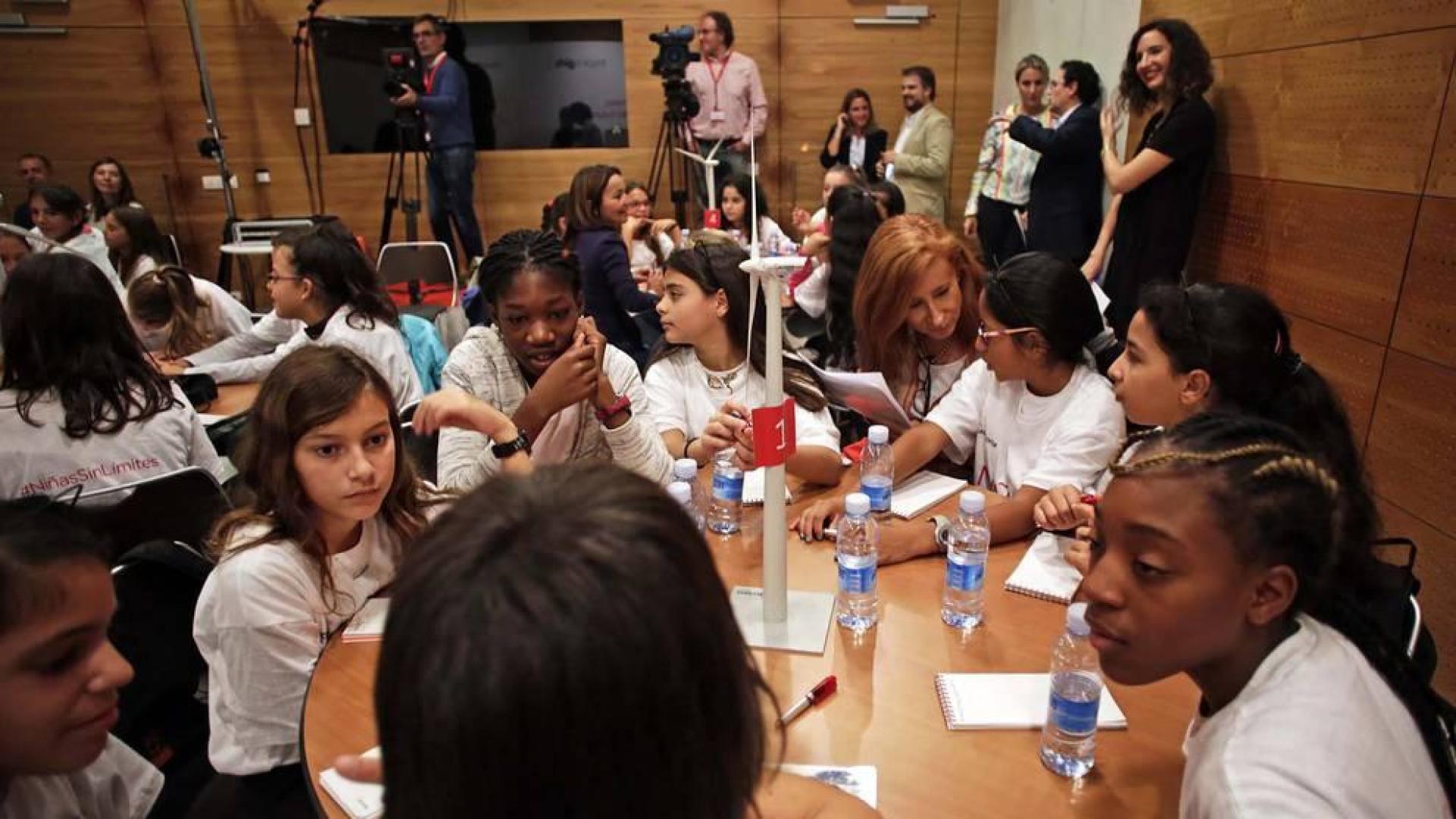 Alumnas de Sarriguren promocionan la igualdad de género con Acciona