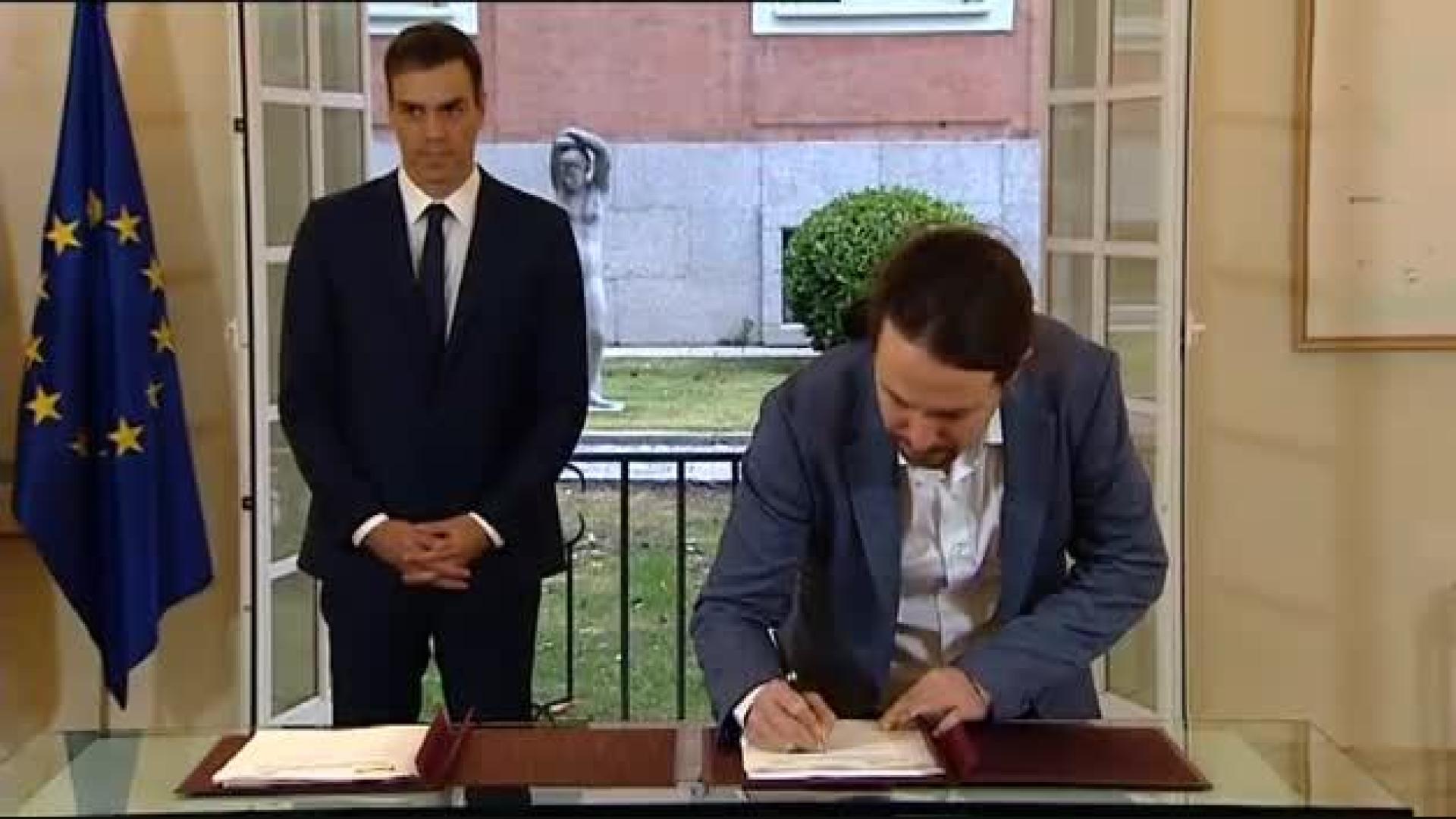 Pedro Sánchez y Pablo Iglesias firman el acuerdo para los Presupuestos