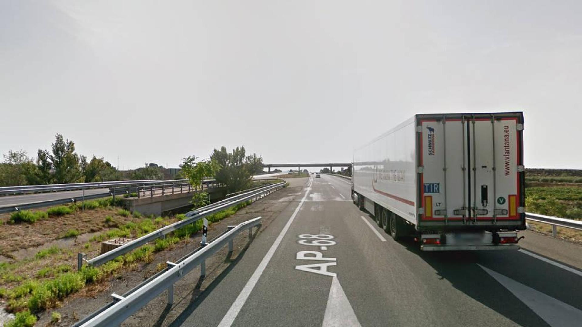 Muere un camionero tras sentirse indispuesto en la AP68 en Murchante