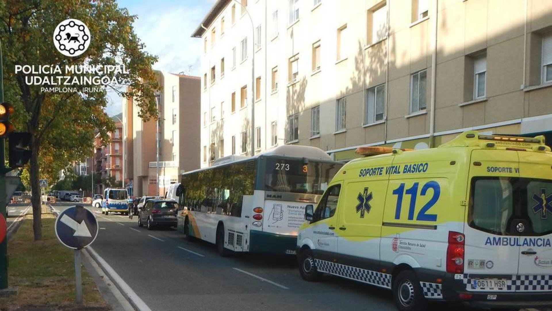 Heridos cuatro viajeros de una villavesa por un frenazo para evitar una colisión